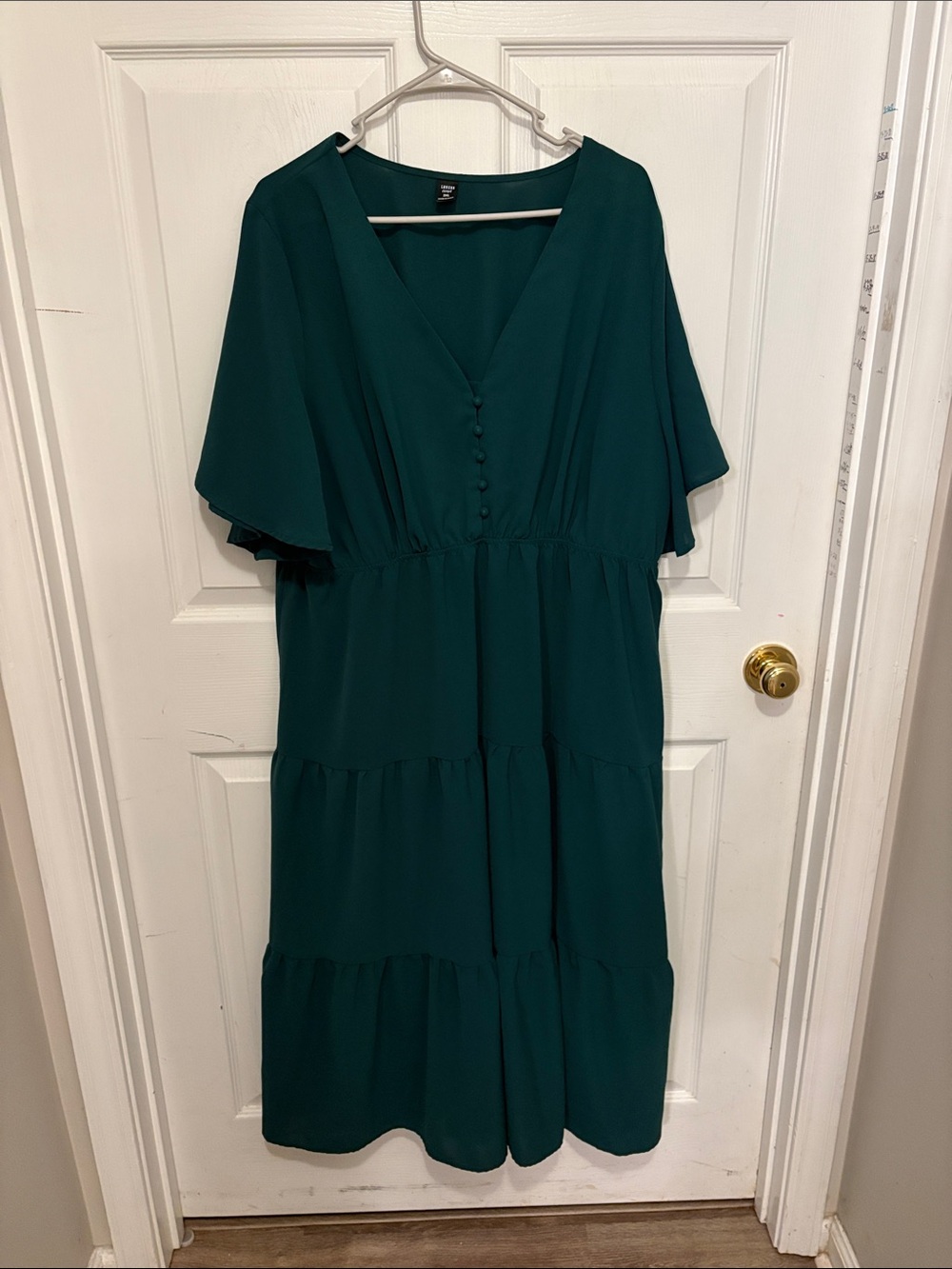 Women’s dress - Picture 1 of 2